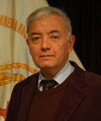 Dr. Ciencia Política; Mag. RR.II. y Periodista