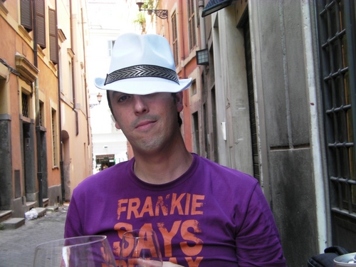 dennizzatay's profile picture. Dünyaya yaşamak için geldim, ölmeden gitmem...