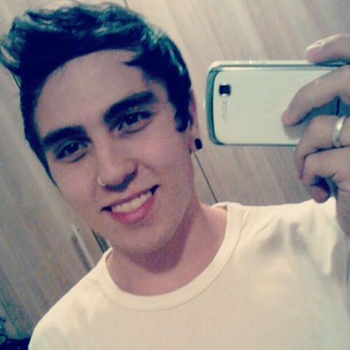 @EliteRezende qual é sua missão?! Defender o @ReehRezende em qualquer situação! Fã Clube Oficial, seguido e reconhecido pelo próprio cantor. Since: 05/05/12 ®