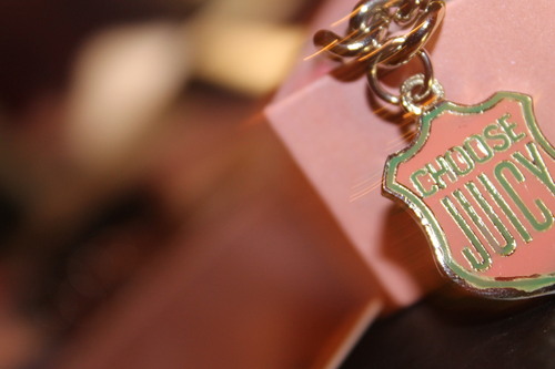 itsShouush's profile picture. حـــــَـيّ الـلــه مِــــن درعـــَــــم وطـــَـق FOLLOW ✌♥