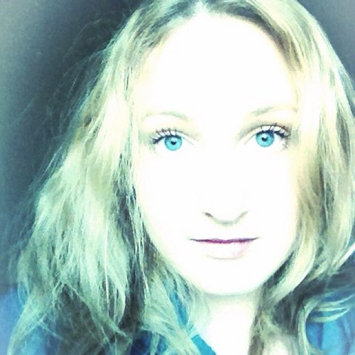 AlterEgoHampa's profile picture. Står på båda händerna i jorden.