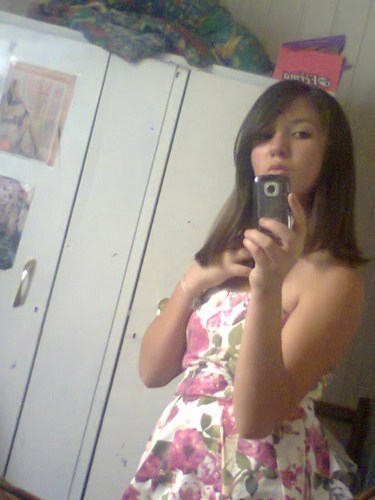Sou Divertida,legal entre outras coisas.Mas como podem ver sou maluca por One Direction.
Quer me conhecer?
Vai ver se eu tô Online.