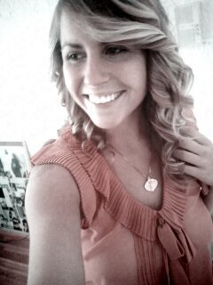 JustJuli's profile picture. a dreamer, an aspiring writer, a little lost