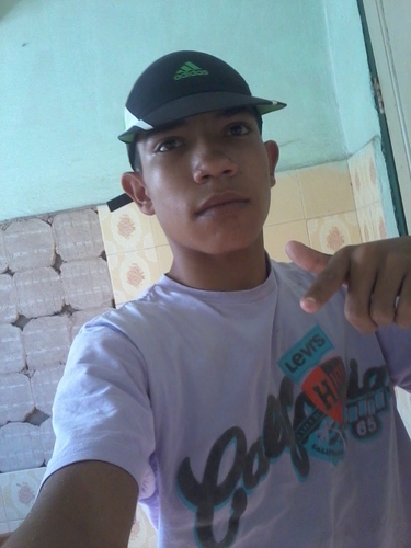 Se o zóio fica vermelho, poe a juju pra disfarça , 
ngm precisa saber, que tu curte legalizar ! ♫♫ *