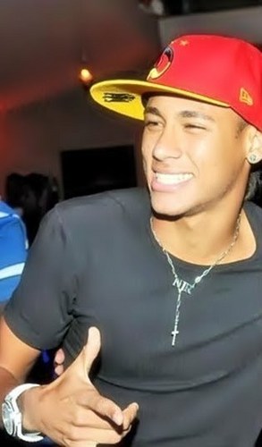 será que é loucura criar um twitter para expressar o meu amor pelo neymar ? não, não é loucura.. eu amo o @Njr92 e faço tudo por ele ..
