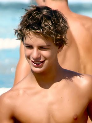 British Australian. Son. Brother. College student. The only girl in my life @helenehudgens14 :)