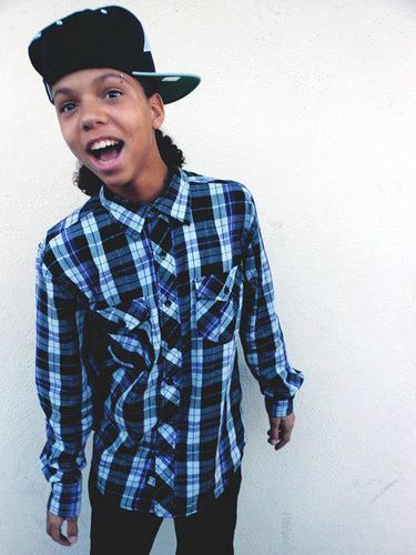 facebook justin singleton_oovoo hypejuniior_youtube hypejuniior_im 15 and sexyy so get to know me be for u try and be me fake ass niqqa out there