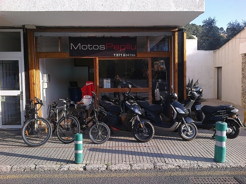 Alquiler y venta de motocicletas, ciclomotores, bicicletas y bicicletas eléctricas