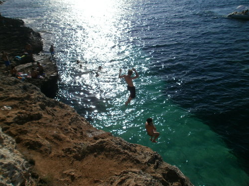 Jim_Gold's profile picture. -20 years old
 -producing electronic music
 -unsigned
 -experimental
 -with a lot of love