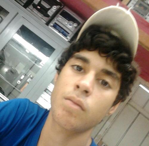 14 anos, santista fanatico, amigo, futebol , solteiro , tourino ..... Gostou? Entao me segue!! Adicionem meu #MSN: thiago_familia98@hotmail.com