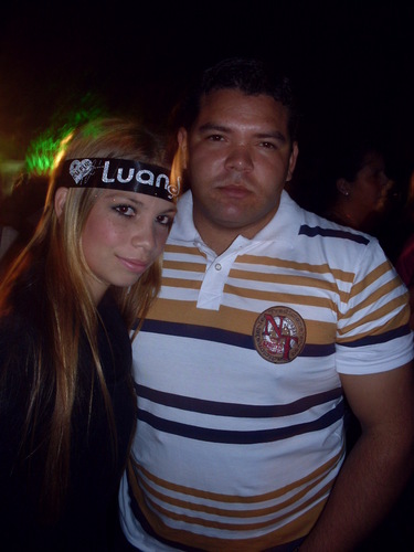 Prazer Caroline, tenho 14 anos. Sou de Promissão ... Amo quem ama foda-se quem me odeia... Giro em torno do 8 e 80 ..