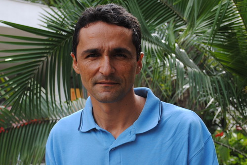 Sou Damião Moura, pessoa sincera que gosta de compartilhar momentos de paz alegria e felicidades com meus familiares e amigos....