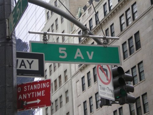No anticipéis las tribulaciones ni temáis lo que seguramente no os puede suceder. Vivid siempre en un ambiente de optimismo. (Benjamín Franklin)