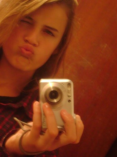 # , fale oque quiser , que eu nao to nem ligando , tudo oque eu tenho seu marido é quem tá dando ♪ :9