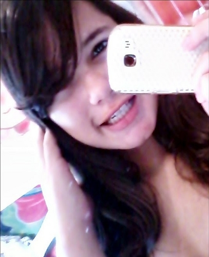 Rayssa Beatriz, 13 anos, 22/09 ;], virginiana , chata, sincera, ciumenta, solteira, amo meus amigos & acima de tudo #DEUS ♥