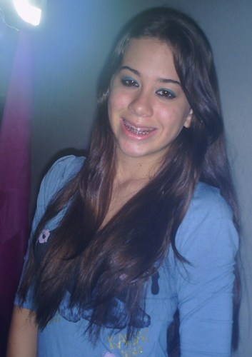 Tenhoo 15 aninhoos* Sou Corinthiana,sinpatica,divertida,amiga e muitoo maais... ee TBM soou Feliiz pq na verdade ee sooh isso q importaa..