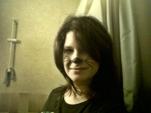 meganeblanchard's profile picture. Je suis une vagabonde dans une societé qui rêve de tout gérer.

http://t.co/d9fuVQYlr3
 Chanteuse dans le groupe Dentifrice 3
#ONDARWOMAN