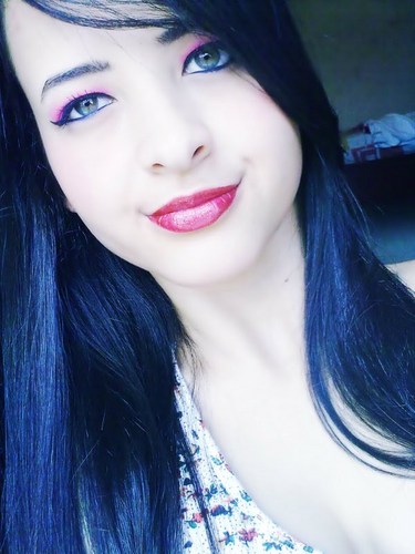 TA BOMBANDO ♫♫* 
 
Meu sorriso é a tua
derrota :]]]] 
Nunca tiiiire concluções
preciiiipiiitadas o piiior VENENO && aquele que te AGRADA (HH’