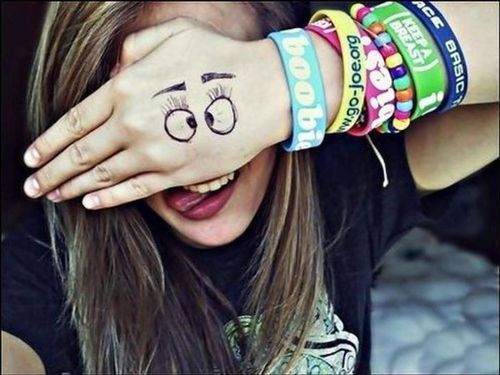 __myFacePoups's profile picture. Je suis une pouple avec une bouche de poule, y a koi.