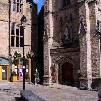 Walking tours (inc Ghost Walks) for individuals and groups of any size. Corporate team building, school groups, etc catered for. Picnic lunches also available.