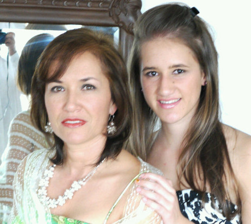 Manizaleña- Casada.- 3 hermosos hij@s - 3 hermanas - 5 hermanos- Maravillosos Padres- Creyente y practicante