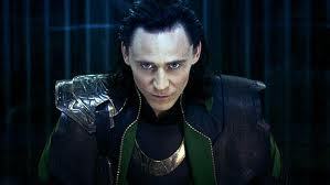 Producto del affaire entre Odín y Laufey. Mi medio hermano no me deja jugar a dominar el mundo tranquilo. A medio camino entre Asgard y Midgard.