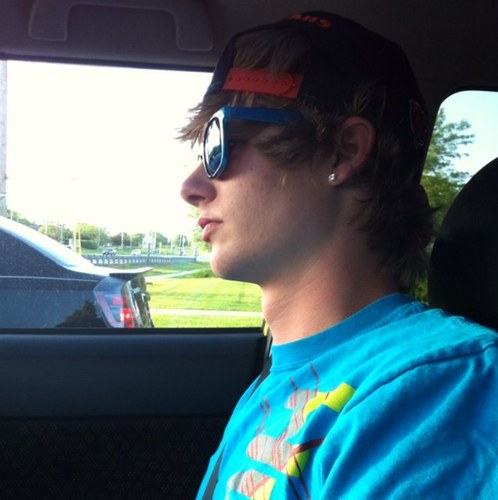 adamizex7's profile picture. Board man gets paid