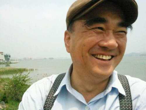 씨알재단에서 운영위원으로 일하고 있습니다. 아이들 셋은 모두 대안학교 출신. 오늘의 진보세력 대부분을 매우 보수적으로 봅니다. 이명박, 아주 싫어합니다.세상에 그런 사람이 어디 또 있을까요?