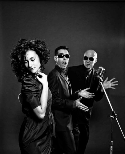 MandtheMonsters's profile picture. Jamás nunca se degustó tan caleidoscópica mixtura
como la de Marina and The Monsters.