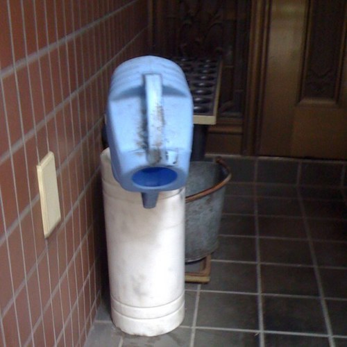 NaoMi________'s profile picture. 好きなもの、本、旅、猫、春、布団、パン屋さん、ストーリーのあるもの、古いもの、シンプルなこと。