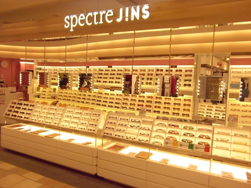 アイウェアショップ「JINS(ジンズ）」が手がける新感覚のサングラス専門ショップ。 高品質な超高性能レンズ「NXT」を採用。スポーツサングラスはもちろん！話題のJINSPC、ダテメガネ、コラボフレームも充実！！メンズ、レディースどちらも豊富に取り揃えております。