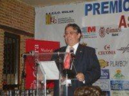 AntonioOlivar16's profile picture. Prefiero los riesgos de la libertad a la seguridad de la servidumbre. No le pido nunca a nadie que haga, lo que yo no pueda hacer.