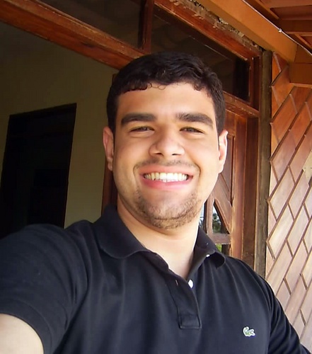 Nunca se afaste de seus sonhos, pois se eles se forem, você continuará vivendo, mas terá deixado de existir.
Chaplin