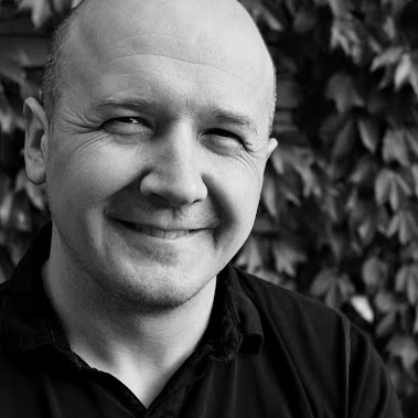 Marketing, creative, business, and customer engagement consultant. Likes robots, design, illustration, technology, cycling, travel and good food.