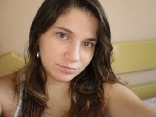 Sou escritora e poetisa.