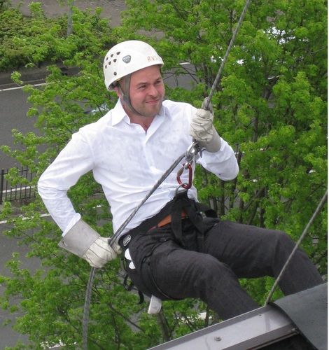 Ondernemer en eigenaar van Guitjens Verzekeringen & Risicobeheer. Verzekerd van de juiste veiligheidslijnen.