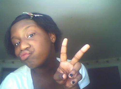 AlexzLaraE's profile picture. a girl looking for record deal