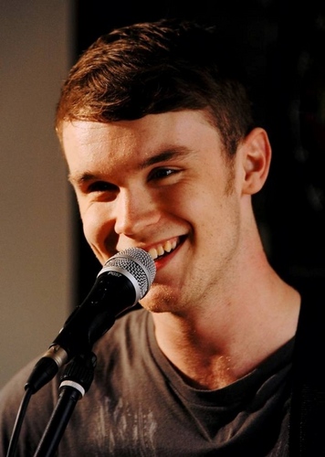 Massive fan of Sam! Hope one day he will follow! ♥ #SAMartie Sam tweeted me on 14th &15th May :D