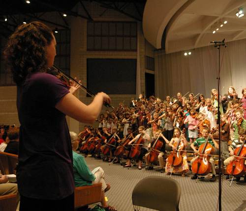 Orchestra teacher, violinist, pianist, mom of two boys, married to a wonderful hubby, fond of napping... :)