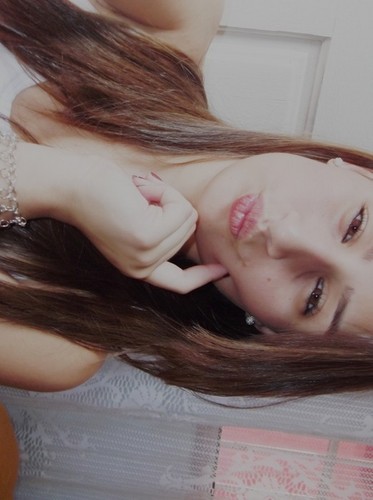 ooi *-* sou best da @AlinneQueirooz , @_paahm  Maais informações e só segui ;*