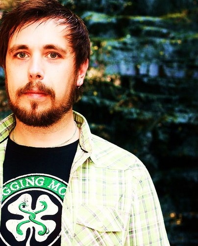 d_ragnarsson's profile picture. 3 döttrar. Gillar punkrock och bacon.