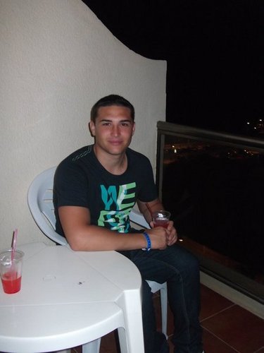 adrianbernal00's profile picture. estudiante de electriciad y me encanta el futbol