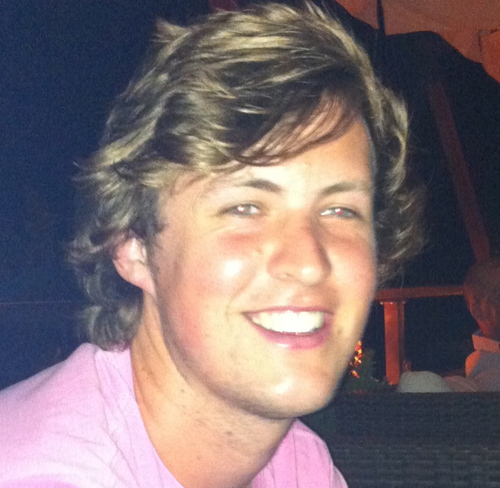 Creative, Ambitious and determined individual Looking to get into Sales and Marketing. Lives for electronic music!