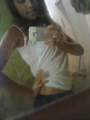 A vida não se acaba quando deixamos de viver e sim quando deixamos de buscar algo nela!Bebeh eu te amoo mt mt miinha vida