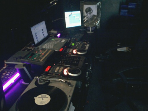 MEGASACKS@GMAIL.COM CREATING HITS  RIDE WIT US WE ARE THA GAME LEADING THA NEW WAVE 203BABY