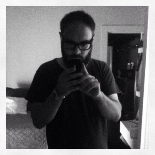 pe_martinez_v's profile picture. Con la música a otra parte