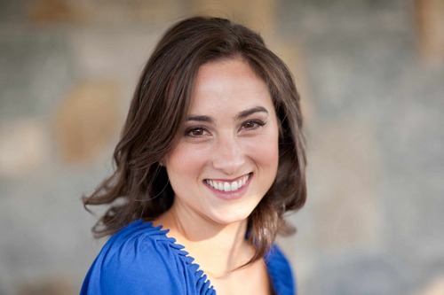 Food & healthy cooking coach. Salsa dancer. Fluffy dog petter. Favorite word? Sfogliatelle.