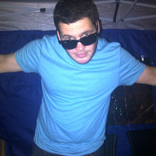 finnez's profile picture. 