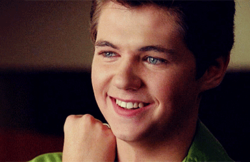 I'm an exchange student from Ireland. It's not that easy being green. (Rp account. Not affiliated with FOX or Damian McGinty)