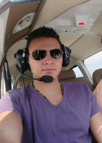 Pilotó comercial, amante de la vida, los misterios del universo, y sobre todo de los Aviones :)